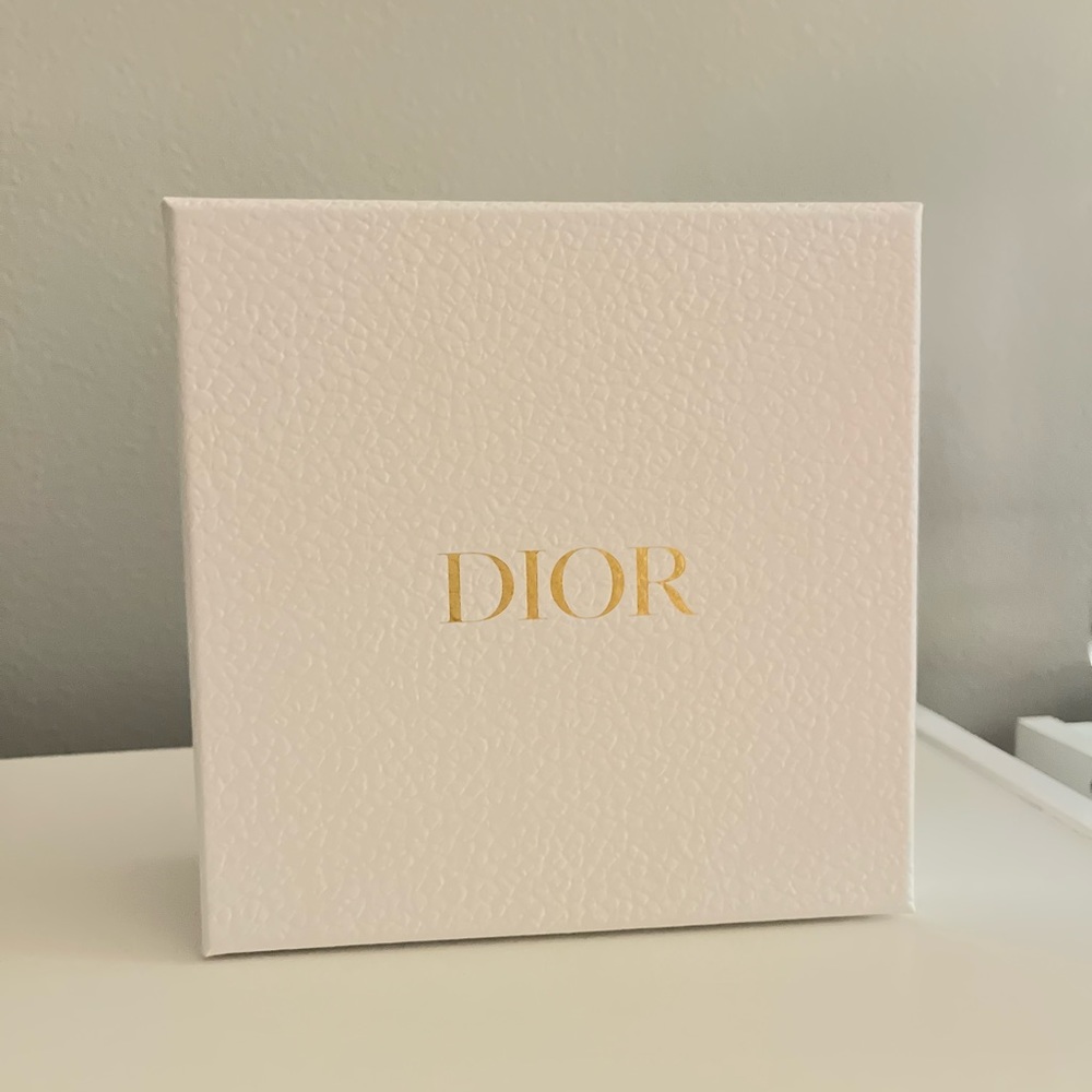 Original lady Dior wallet - never used, still in packaging. Best price